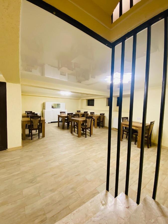 Hotel Sunrise Koetaisi Buitenkant foto