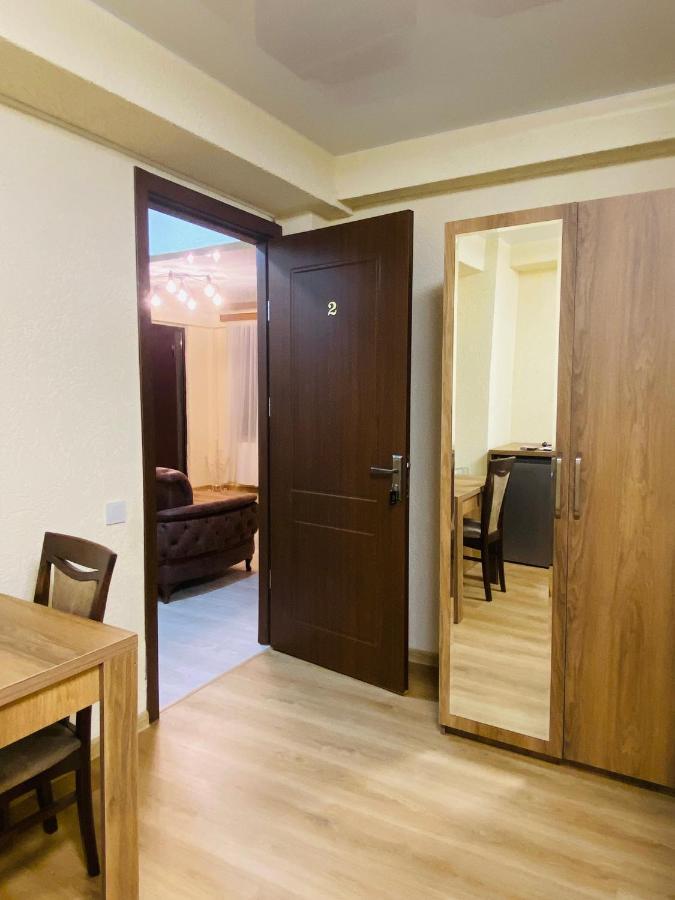 Hotel Sunrise Koetaisi Buitenkant foto